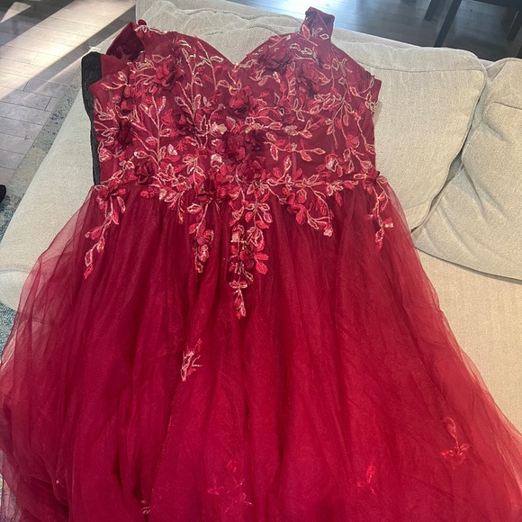 Gorgeous Maroon Red Evening Gown - Picture 1 of 4